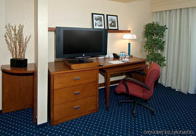 Courtyard By Marriott Birmingham Trussville Phòng bức ảnh
