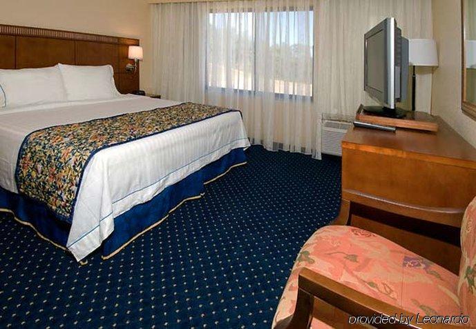 Courtyard By Marriott Birmingham Trussville Phòng bức ảnh